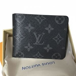 Louis Vuitton Monogram World Tour Black Gray Bifold Men's Wallet Logo Accents